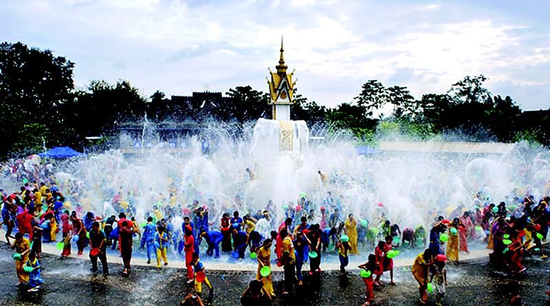 云南傣族泼水节是几月几号