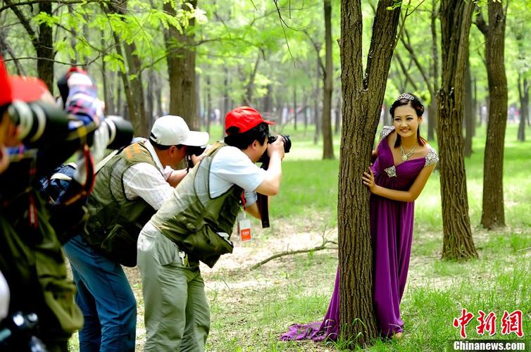 2012年5月18日，首届黄河三角洲湿地槐花节盛大开幕位于黄河尾闾的孤岛镇万亩槐花盛开，银白无暇，绿浪