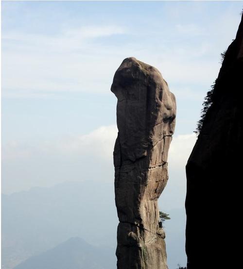 三男三女攀登三清山巨蟒峰是真的吗？