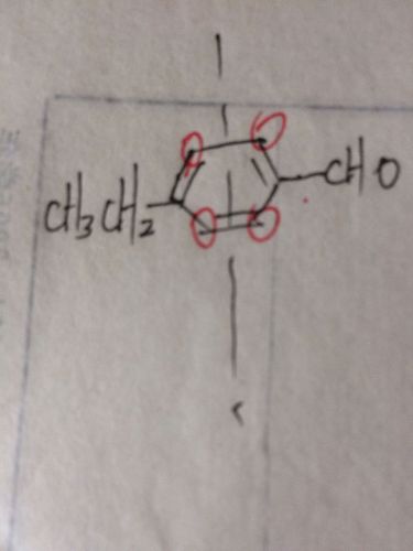 茴香醛的苯环上为什么有两种氢离子？