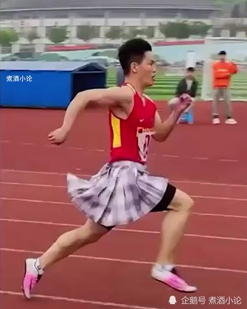 高校男生穿短裙跑200米，他这么做是为什么？