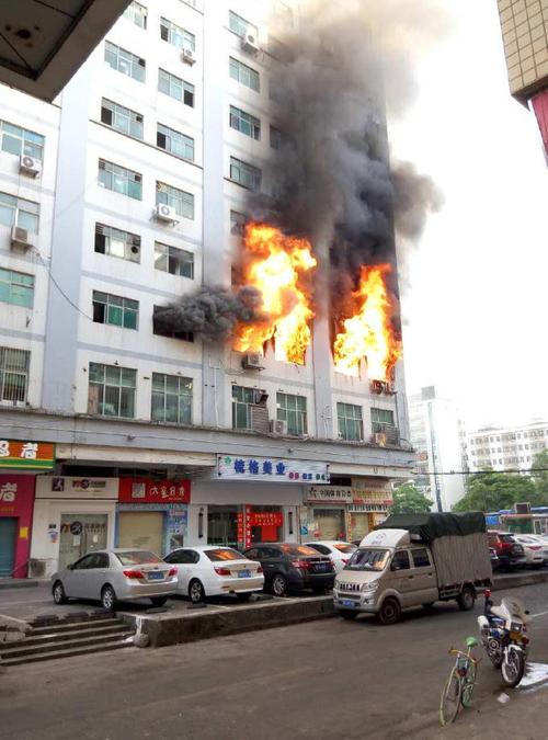 深圳市龙华电子厂是不是今天发生爆炸