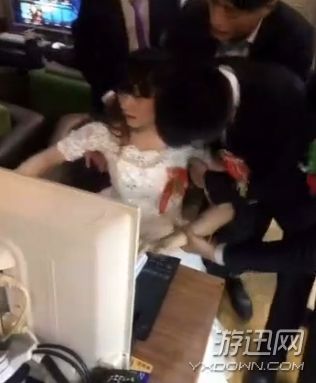 生孩子不是很痛苦吗？看新闻少女网吧产子，生完后淹死孩子还干了一些事，貌似轻松啊，纳闷