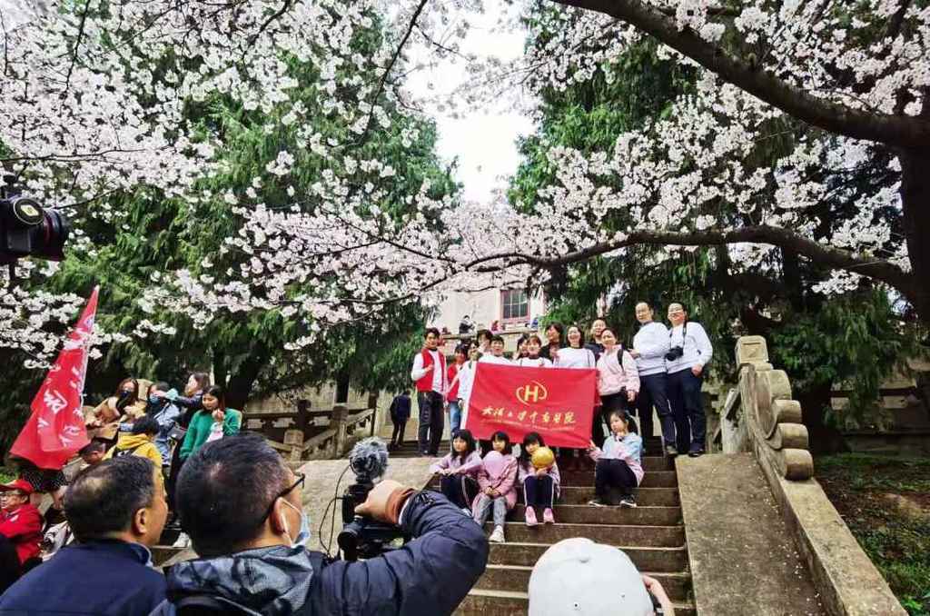 武大樱花季设抗疫专场，这表达了对抗疫人员怎样的感谢？