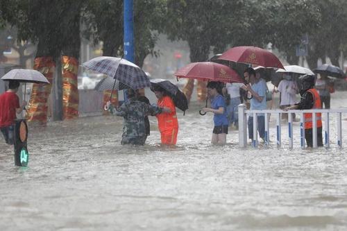 全国大雨，大雨期间你遇到过哪些有爱的事情？