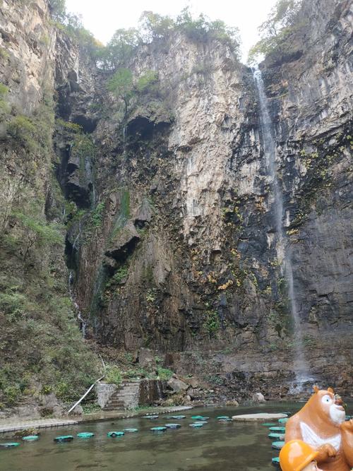 河北银河洞是什么类型的旅游景点，需要爬山吗？还是平地的