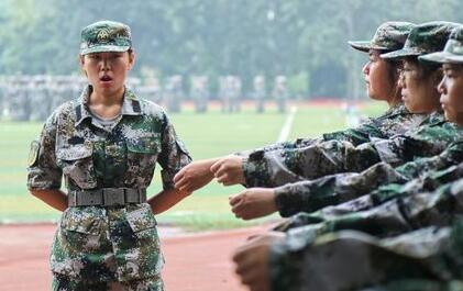 郑州大学教官是女的吗？